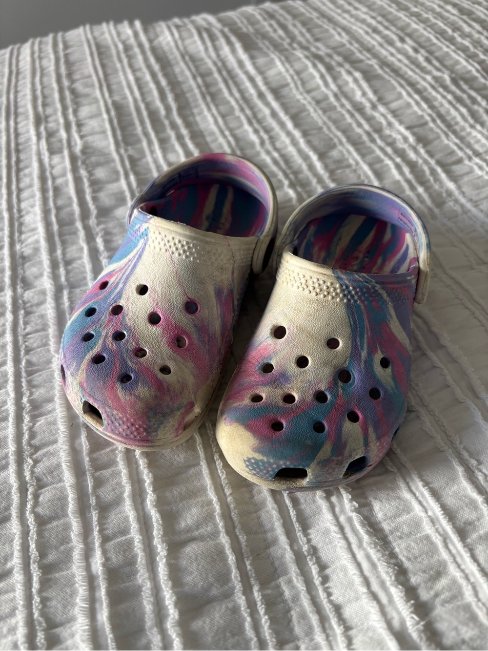 Toddler girl marbles crocs in size 9